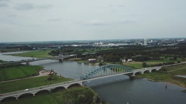 オランダの川における鉄道橋の空中 — ストック動画