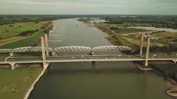 Martinus Nijhoff Und Eisenbahnbrücke Über Den Waal Holland — Stockvideo