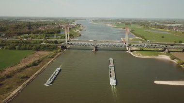 Martinus Nijhof köprüsü Hollanda 'da A2 karayolu üzerinde.