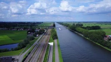 Hollanda 'daki Arnhem Havalimanı. Hollanda kültürü ve ekonomik merkezi ve büyük İkinci Dünya Savaşı muharebesine ev sahipliği yapıyor