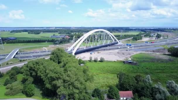 Letecký Most Zandhazenbrug Přes Dálnici Nizozemsku Vlakem Sprinter Cestuje Podél — Stock video