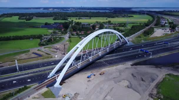 Letecký Most Zandhazenbrug Přes Dálnici Nizozemsku Vlakem Sprinter Cestuje Podél — Stock video