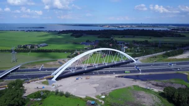 Luchtfoto Van Brug Zandhazenbrug Snelweg Nederland Met Sprinter Trein Rijdt — Stockvideo