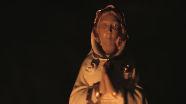 Религиозная Статуя Пылающим Огнем — стоковое видео