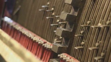 Utrecht 'teki Dom kulesindeki Carillon mekanizmasına yakın çekim. (Hollanda.)