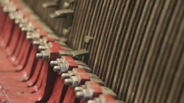 Utrecht 'teki Dom kulesindeki Carillon mekanizmasına yakın çekim. (Hollanda.)