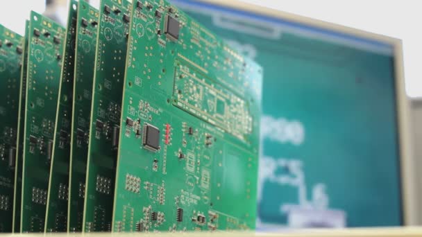 montage de circuits imprimés. les commissions de contrôle des erreurs