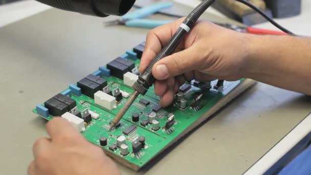 Montagem Placas Solda Boards Worker Circuito — Vídeo de Stock