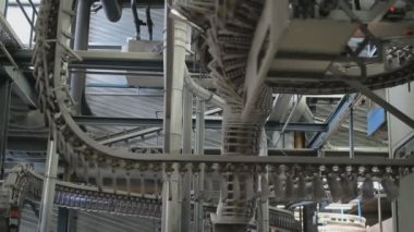 Broşür ve dergilerin endüstriyel basımının yakın çekim görüntüleri
