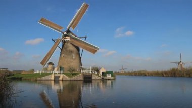 Hollanda Kinderdijk Hollanda 'daki Hollanda Yel Değirmeni' nin manzaralı görüntüleri
