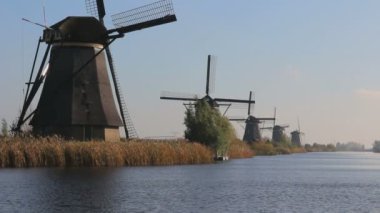 Hollanda Kinderdijk Hollanda 'daki Hollanda Yel Değirmenlerinin manzaralı görüntüleri