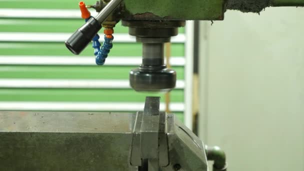 金属工厂自动化制造过程的特写镜头 — 图库视频影像