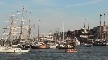 Bu arada SAIL Amsterdam, Hollanda 'nın en büyük halka açık etkinliği ve dünyanın en büyük serbest denizcilik etkinliği oldu.