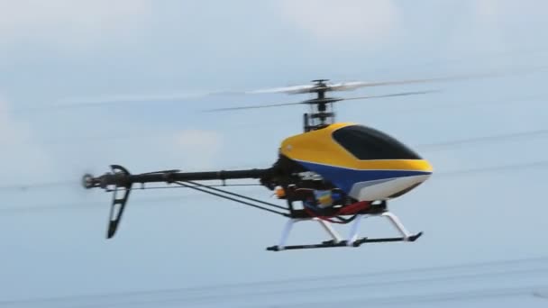 Krásný Snímek Vrtulníku Odlétající Pryč — Stock video