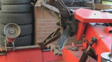 Lastik değiştirme makinesi tanıtımı, üzerinde lastik yok.