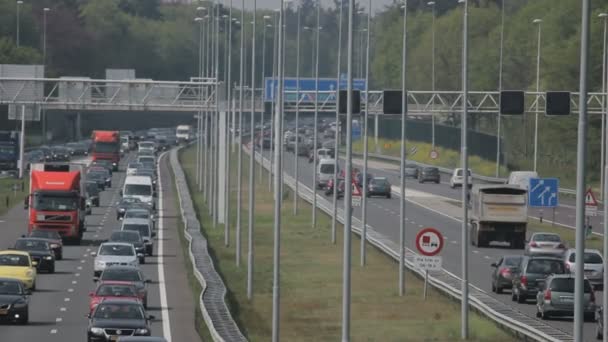 Hay Mucho Tráfico Autopista Esta Toma Realiza Cerca Ámsterdam Autopista — Vídeo de stock