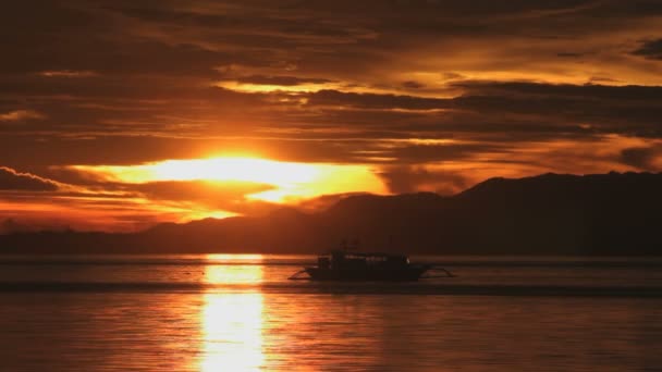 Pôr Sol Cênico Sobre Belo Lago Noite Verão — Vídeo de Stock