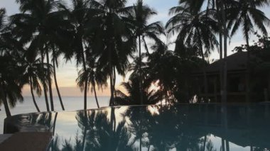 Sınırsız Kenarlı Deniz Manzaralı Yüzme Havuzu