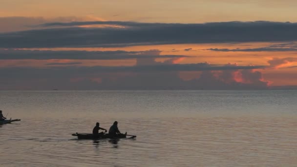 Puesta Sol Panorámica Sobre Hermoso Lago Noche Verano — Vídeos de Stock