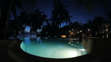 Sınırsız Kenarlı Deniz Manzaralı Yüzme Havuzu