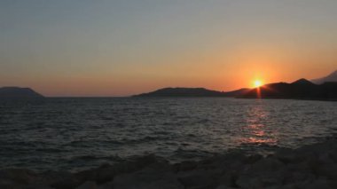 Türkiye 'de Kas' ta akşam saatlerinde gün batımı.