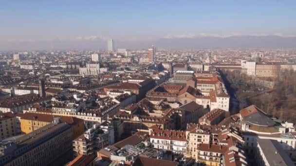 Arka Planda Alpler Olan Torino Havacılık Şehir Görüntüsü — Stok video