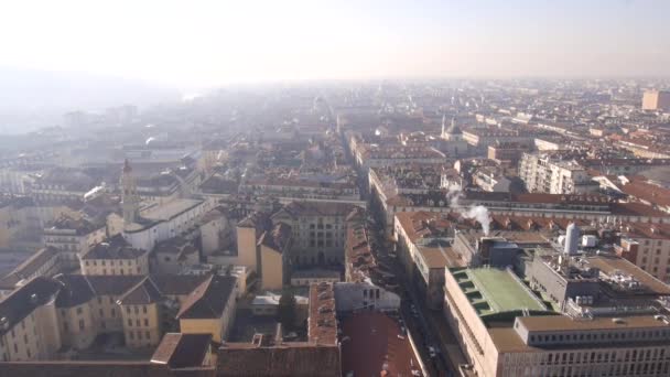以阿尔卑斯山为背景的都灵空中城市景观 — 图库视频影像