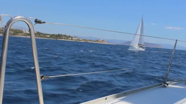 Belas Fotos Vida Colorida Grécia Com Barcos Vela Água Azul — Vídeo de Stock