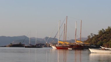 Güneşli bir günde Yunanistan 'da yelkenli teknesinden görüntüler