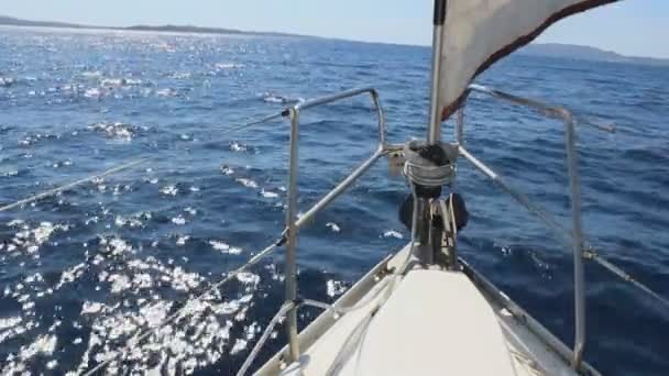 Prachtige Opnamen Van Het Kleurrijke Leven Griekenland Met Zeilboten Blauw — Stockvideo