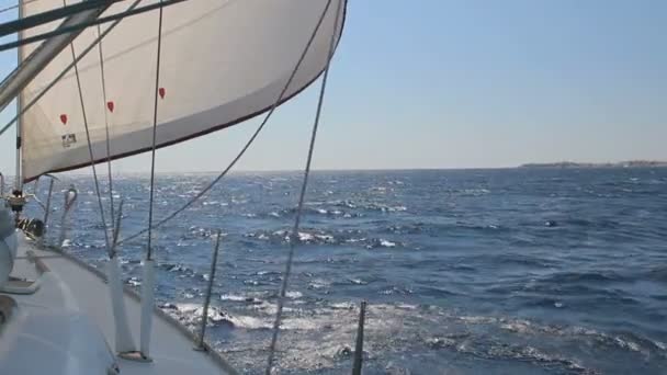 Belas Fotos Vida Colorida Grécia Com Barcos Vela Água Azul — Vídeo de Stock