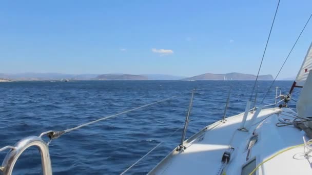 Belas Fotos Vida Colorida Grécia Com Barcos Vela Água Azul — Vídeo de Stock