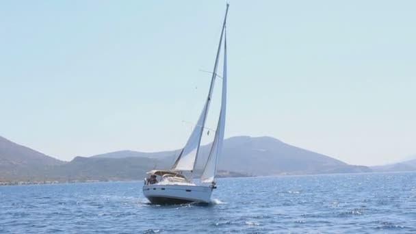 Bellissimi Scatti Della Vita Colorata Grecia Con Barche Vela Acqua — Video Stock