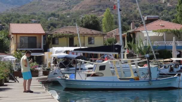 Imágenes Del Hermoso Puerto Grecia Con Varios Barcos Vela — Vídeos de Stock