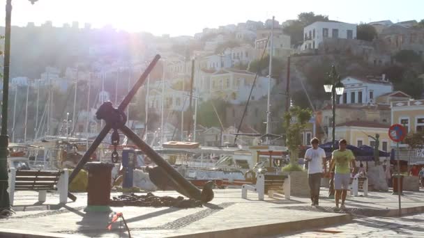 美丽的希腊港口与各种帆船的镜头 — 图库视频影像