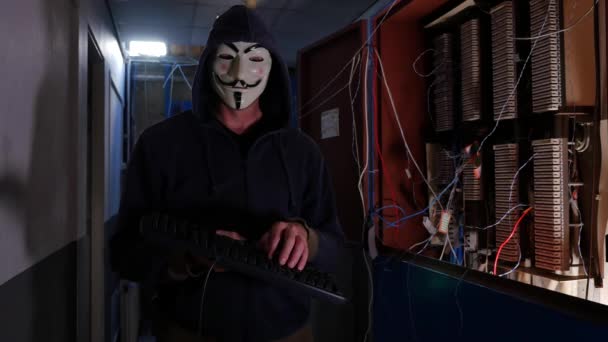 Amsterdam Nederland Augustus 2017 Hacker Met Anoniem Vendetta Masker — Stockvideo