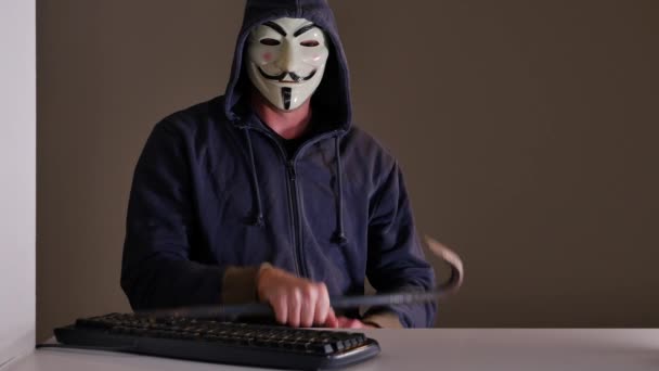 Amsterdam Netherlands August 2017 Hacker Anonymous Vendetta Mask — Stock Video
