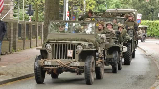 Dieser Militärkonvoi Fährt Jedes Jahr Durch Das Gooi Gebiet Holland — Stockvideo