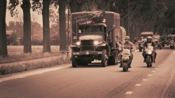 Tento Vojenský Konvoj Jezdí Každý Rok Přes Oblast Gooi Holandsku — Stock video