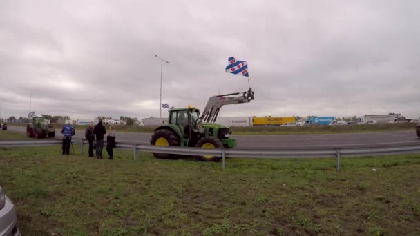 Zemědělci Jedoucí Dálnicích A12 A27 Protest Proti Návrhům Snížení Emisí — Stock video