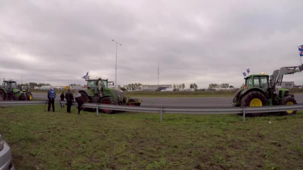 Zemědělci Jedoucí Dálnicích A12 A27 Protest Proti Návrhům Snížení Emisí — Stock video