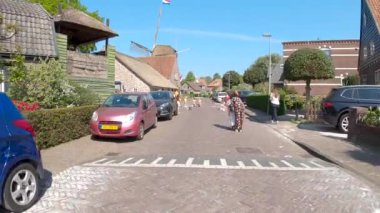 Maartensdijk, Noord Holland / Hollanda - 04-27-2020: Hollanda 'da Corona krizi sırasında Kraliyet Günü Kralları Günü