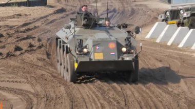 2016 SOEST, AĞUSTOS 27-28: WOI ve WOII 'dan Askeri Tanklar büyük bir arenada gösteriliyor