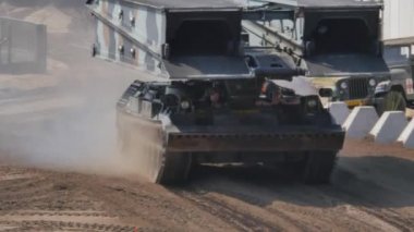 2016 SOEST, AĞUSTOS 27-28: WOI ve WOII 'dan Askeri Tanklar büyük bir arenada gösteriliyor