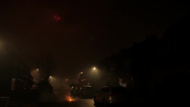 Fuochi Artificio Durante Vigilia Capodanno Con Case Auto Strada Olandese — Video Stock