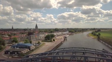 Hollanda 'daki IJssel nehrindeki Zutphen Demiryolu Köprüsü Havalimanı