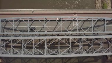 Hollanda 'daki IJssel nehrindeki Zutphen Demiryolu Köprüsü Havalimanı