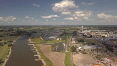 Hollanda 'daki IJssel nehrindeki Zutphen Demiryolu Köprüsü Havalimanı