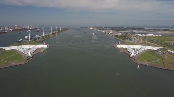 Deltawerken Maaslandkering Maeslandkering Bij Rotterdam Nederland Luchtvaart — Stockvideo