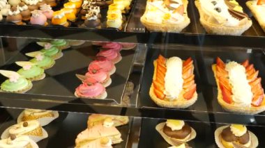 Pasta üretiminde çeşitli tatlıların yakın plan görüntüleri